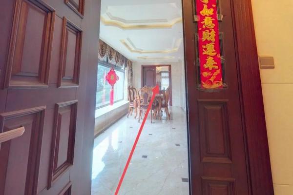门右边的房子风水