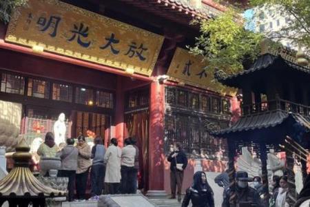 郑州寺庙外面有算命的么