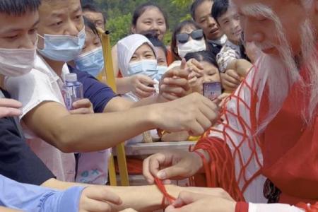 民间姻缘法术月老红绳 月老红绳绑在左脚还是右脚？